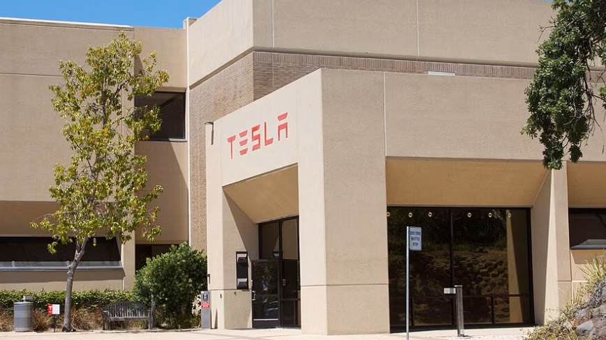 Tesla beat Q2 delivery estimates and the stock fell. Wednesday's earnings face the same problem.